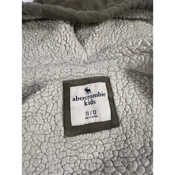 Abercrombie Kids Boys SIZE 11/12 Tee & Camo Sherpa Lined Hoodie - Picture 10 of 12